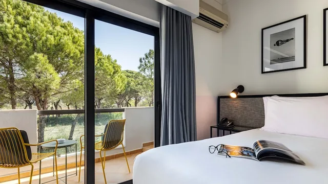 غرفة قياسية بسريرين منفصلين، The Magnolia Hotel 3/7
