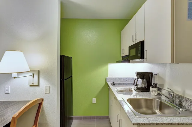 غرفة قياسية بسرير كينج، Motel6 Belmont, CA San Francisco Redwood City 10/10