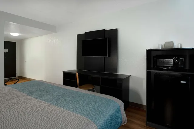 غرفة قياسية بسرير مزدوج، Motel6 Merrillville, IN 6/8