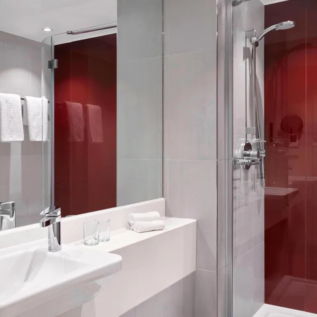 غرفة كلوب بسريرين منفصلين مع دخول صالة النادي، Sheraton Heathrow Hotel 7/8