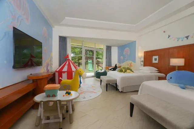 غرفة عائلية بسريرين مزدوجين بإطلالة على الحديقة بشرفة، Sheraton Sanya Resort 3/7