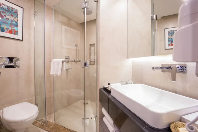 جناح تنفيذي بسرير كينج، Vivanta Kathmandu 1/2