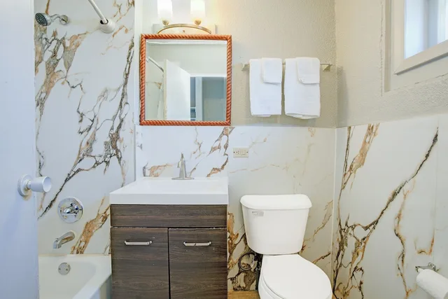 غرفة بسرير كينج للمدخنين، Miami Inn & Suites 5/6