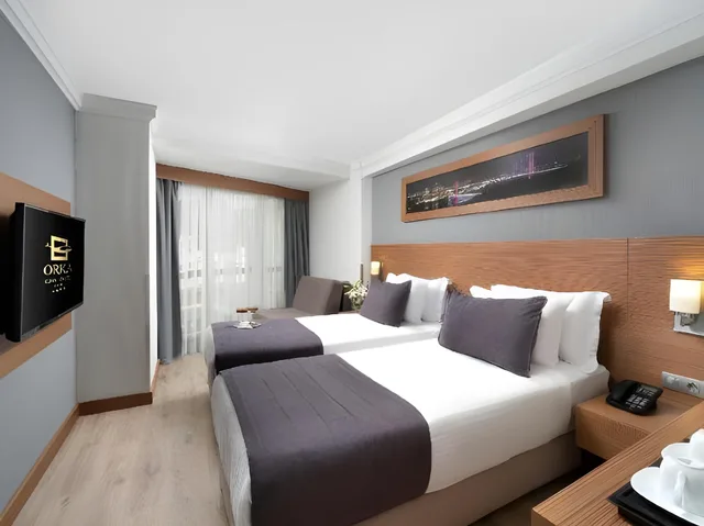 غرفة قياسية ثلاثية بسرير مزدوج، Orka Royal Hotel 1/1