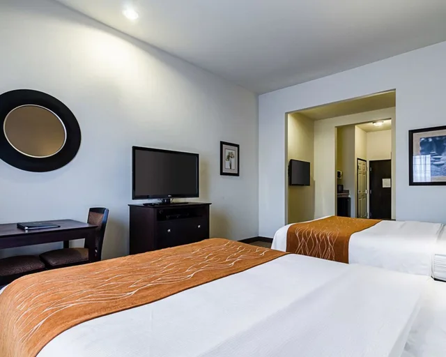 غرفة قياسية بسريرين كوين، Comfort Inn & Suites Lawrence - University Area 2/3