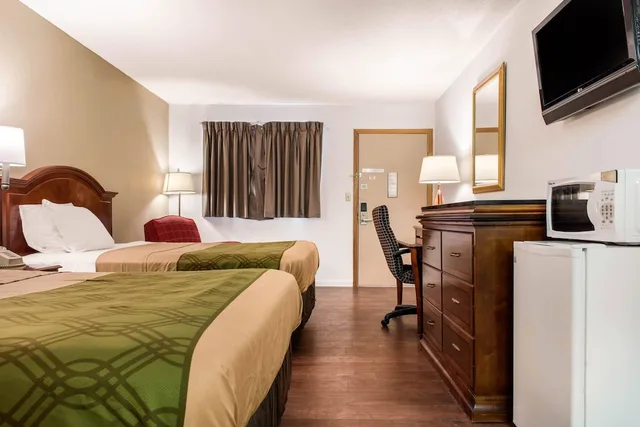 غرفة قياسية بسريرين مزدوجين للمدخنين، Econo Lodge Holland - Toledo 1/5