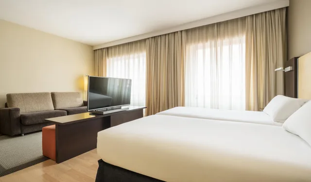غرفة سوبيريور بسرير كينج، Ilunion Suites Madrid 1/1
