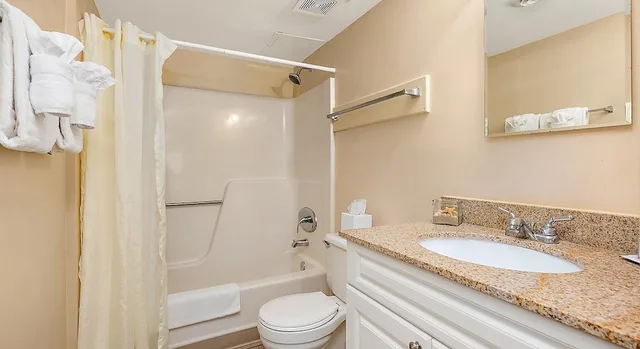 2 Bedrooms, Condo, Premier, King and Queen Bed, Single Bed, Bay View, Sofa، Bay Club Resort 3/5