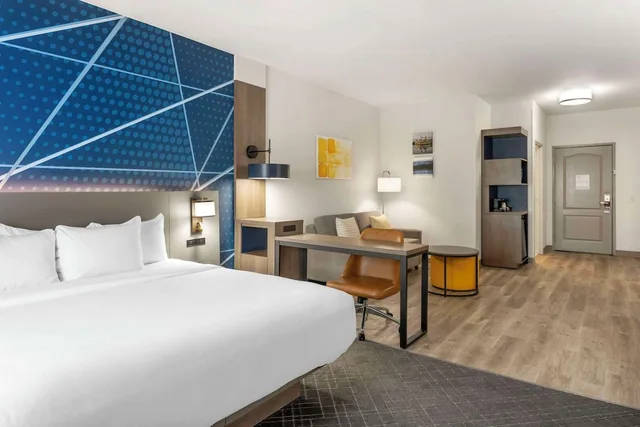جناح بسرير كينج، Comfort Suites Elgin Northwest 2/8