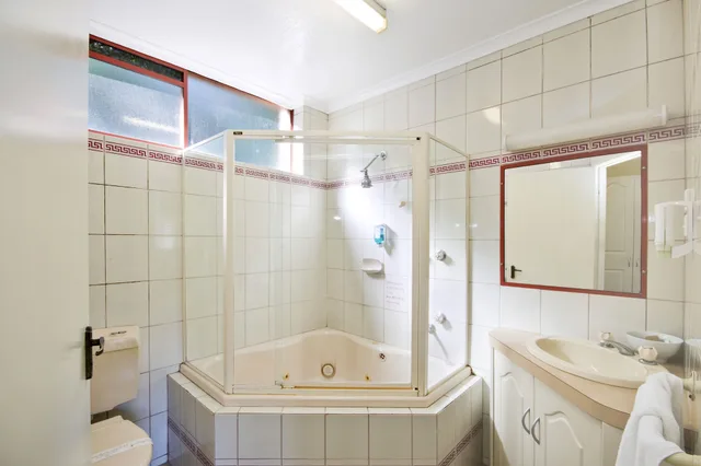 Spa, Deluxe, Queen Bed، Lorne Coachman 8/10