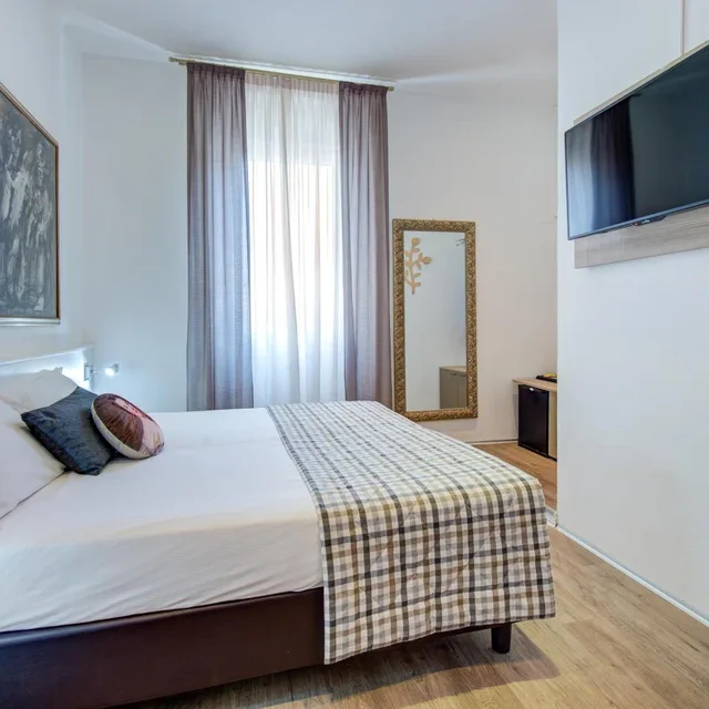Room, Double Bed, Hotel Bernina 1/10