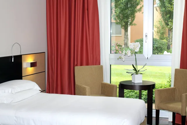 غرفة قياسية ثلاثية بثلاثة أسرّة، Best Western Plus Hotel Le Favaglie 3/6