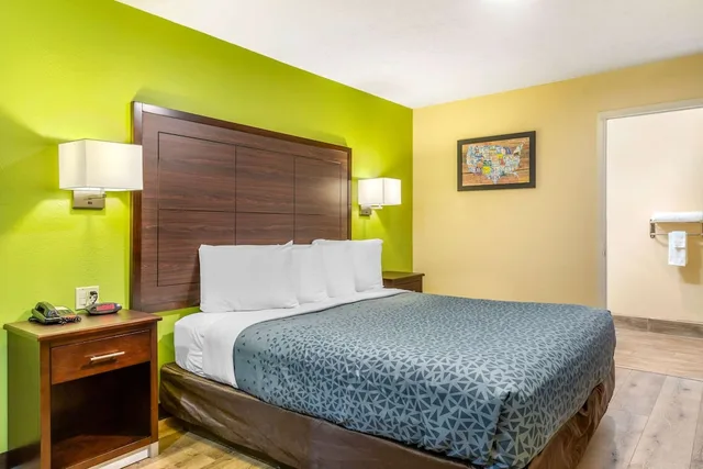 غرفة قياسية بسرير كينج، Econo Lodge West Coors Blvd 8/10