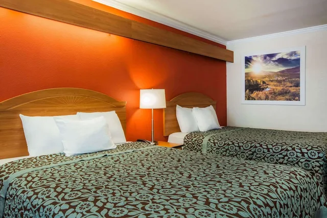 غرفة بسريرين كوين، Days Inn & Suites by Wyndham Antioch 1/1