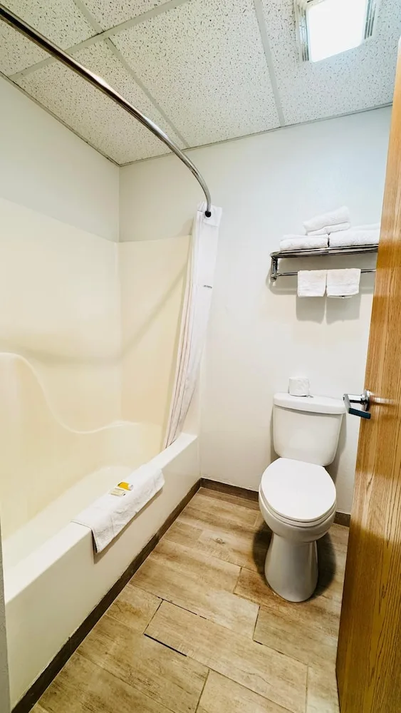 غرفة قياسية بسرير كوين، Days Inn by Wyndham North Platte 4/5