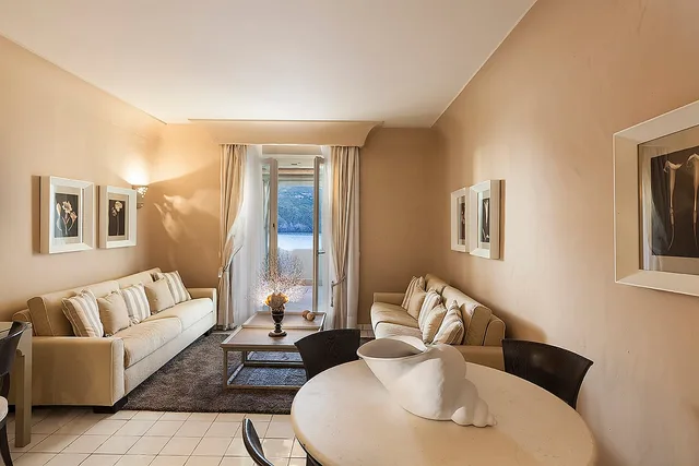 جناح بإطلالة على البحر بشرفة، Therasia Resort Sea And Spa 2/2