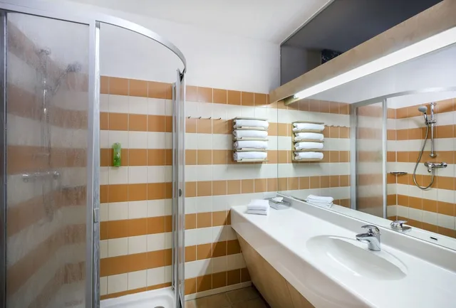 شقة بسرير مزدوج وسرير بطابقين بغرفتي نوم، Jufa Hotel Graz 3/4