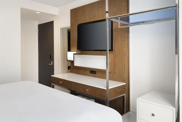 غرفة قياسية كبيرة بسرير كينج، Best Western Premier Empire State Hotel 7/7