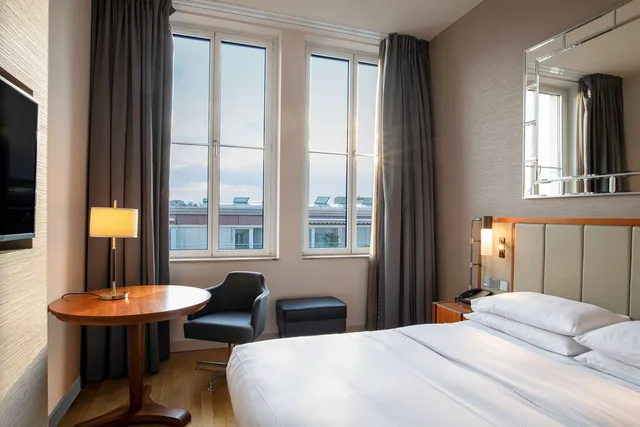 غرفة بسرير كوين، Hilton Cologne Hotel 1/6