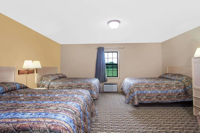 Room, Triple, Knights Inn Wildersville 1/1