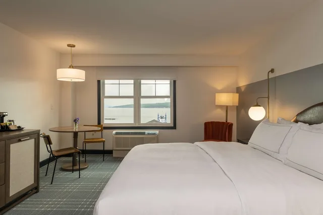 Studio, King Bed, Lake Side، Hotel Canandaigua, Tapestry Collection by Hilton 1/9