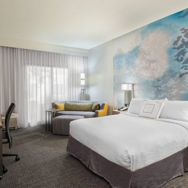 غرفة بسرير كوين بحوض استحمام لذوي الإعاقة، Courtyard by Marriott Wilmington / Wrightsville Beach 3/6