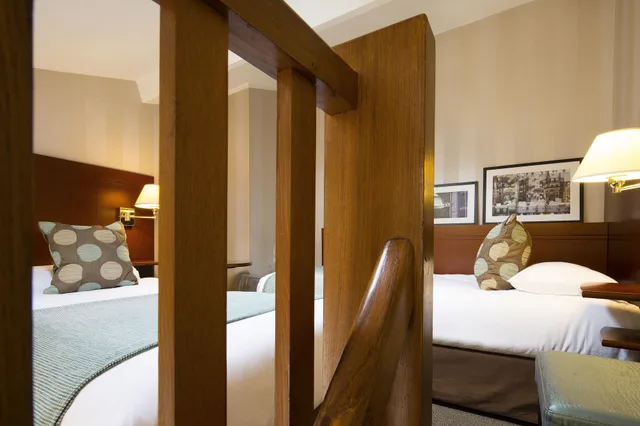 غرفة عائلية بسرير مزدوج وسريرين منفصلين، Espace Champerret 6/10