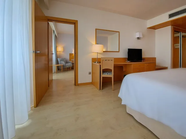 غرفة متصلة بأربعة أسرّة، Sol Port Cambrils (ex Tryp Port Cambrils) 2/6