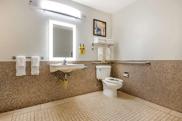غرفة بسريرين كوين لذوي الإعاقة، Best Western Plus Orange County Airport North 4/4