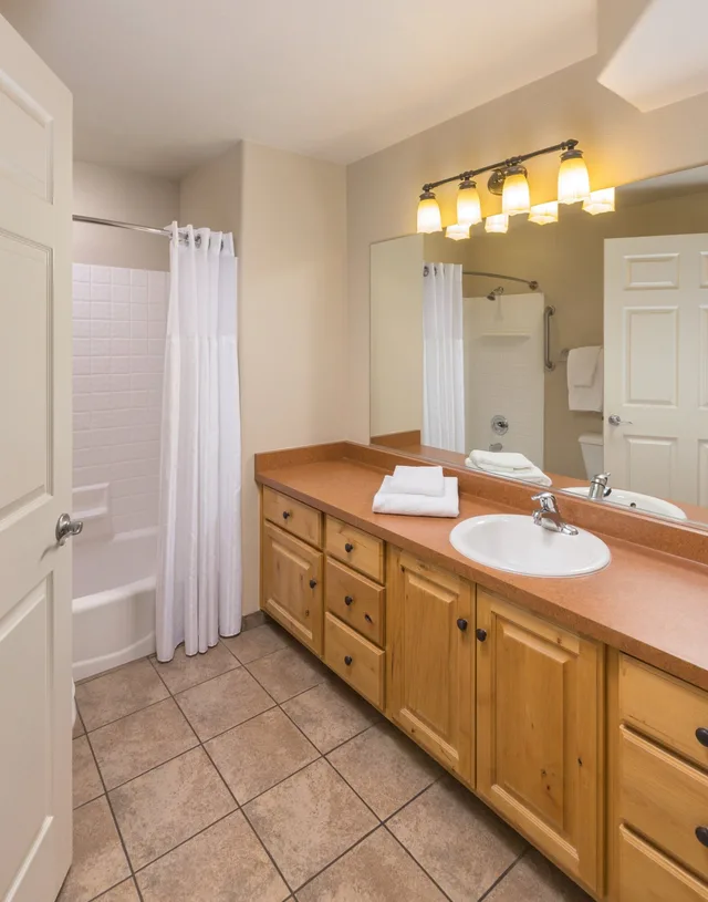 2 Bedrooms, Condo, King Bed, Queen Murphy Bed, Queen and Twin Beds، Worldmark St. George 7/7