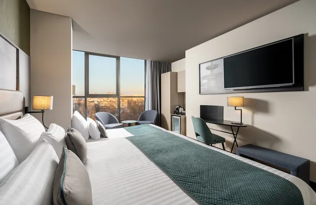 غرفة ديلوكس ثلاثية بثلاثة أسرّة، Leonardo Hotel Bucharest City Center (ex Golden Tulip Victoria) 4/10
