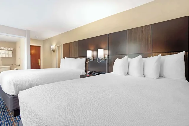 Standard, 2 Queen Beds, Accessible, Best Western Plus Fairfield Hotel 2/4