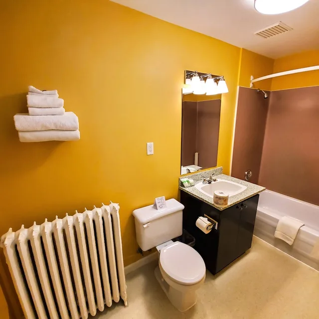 غرفة تقليدية بسرير كينج، James Bay Inn Hotel Suites Cottage 8/8