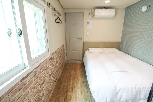 غرفة قياسية بسرير مزدوج، Dongdaemun Hwashin Hostel 1/6