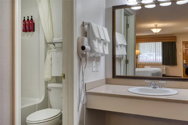 Room, King Bed, Smoking, SureStay Hotel By Best Western Leesville 6/6