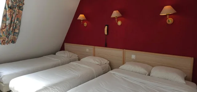 غرفة رباعية، Hotel Corona 7/10