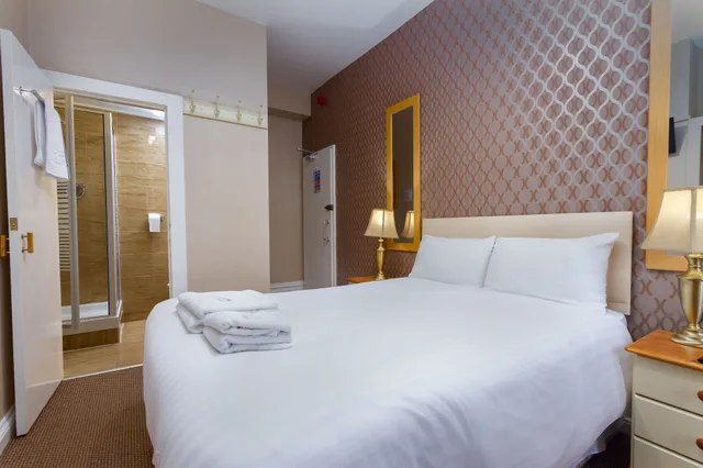 غرفة بسرير مزدوج بإطلالة على البحر، The Maples Hotel 1/3