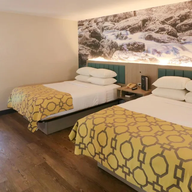 غرفة بسريرين كوين، Baymont By Wyndham Gatlinburg On The River 3/9