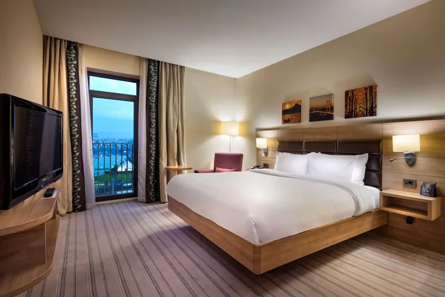 غرفة عائلية بإطلالة على المدينة، Dosso Dossi Hotels & SPA Golden Horn 1/1