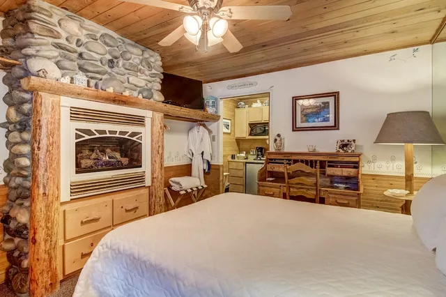 غرفة قياسية بسرير كوين بمطبخ صغير، Heavenly Valley Lodge 1/2