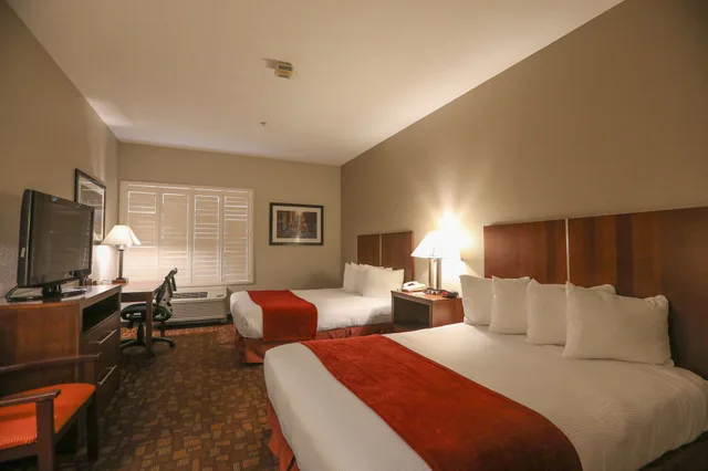 غرفة قياسية بسريرين كوين، Best Western Lanai Garden Inn & Suites 1/6