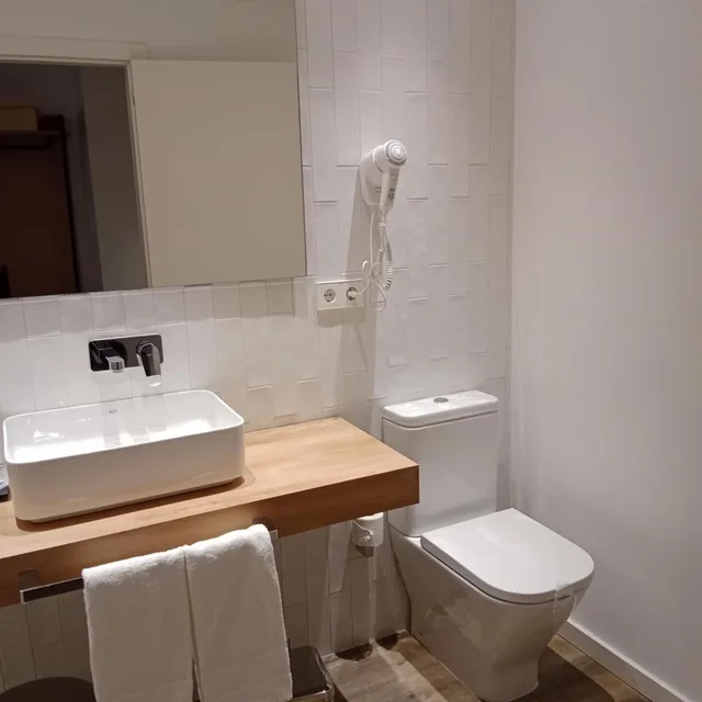 Room, Double or Twin Bed, Hotel Conqueridor Ex Medium 8/10