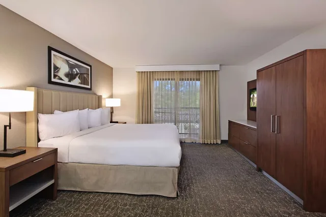 جناح بسرير كينج بغرفة نوم واحدة لذوي الإعاقة، Embassy Suites Hotel Palm Desert 1/2