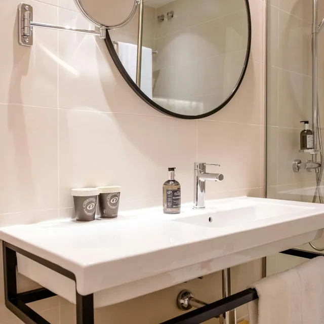 غرفة قياسية بسرير كينج، Motel One Madrid Plaza de Espana (ex. Mercure Madrid) 7/8