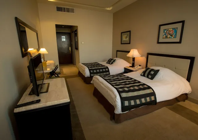 غرفة ديلوكس بسريرين منفصلين، Century Park Hotel 2/2