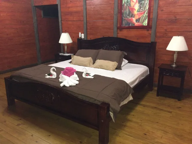 غرفة سوبيريور بسرير كينج، Blue River Resort Hot Springs and Spa 2/3