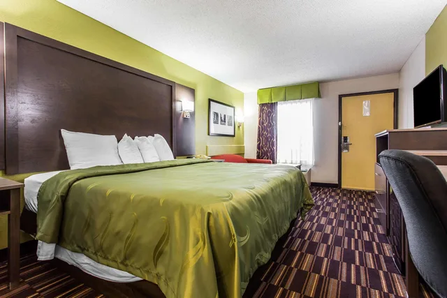 Efficiency, Queen Bed، Quality Inn Albemarle NC 1/4