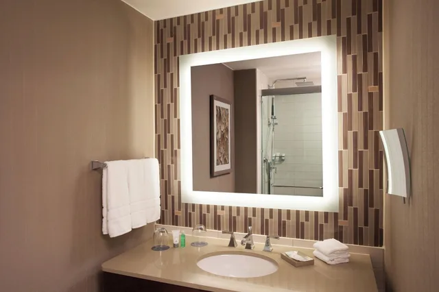 Room, Quadruple, 2 Queen Beds, The Westin Peachtree Plaza Atlanta 2/4