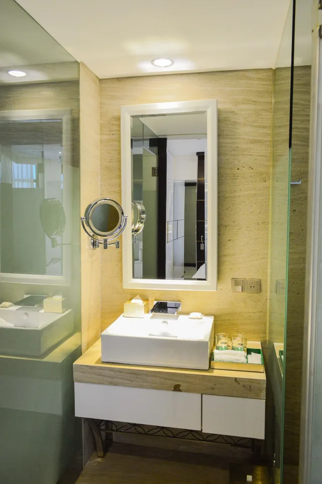 غرفة ديلوكس بسريرين منفصلين بإطلالة جزئية على البحر، Holiday Beach Hotel Danang 9/10