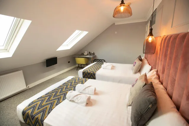 غرفة رباعية، Comfotel Grn 8/10